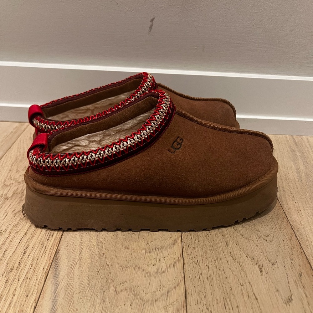 Ugg platform tazz platform slipper size 8 worn twice